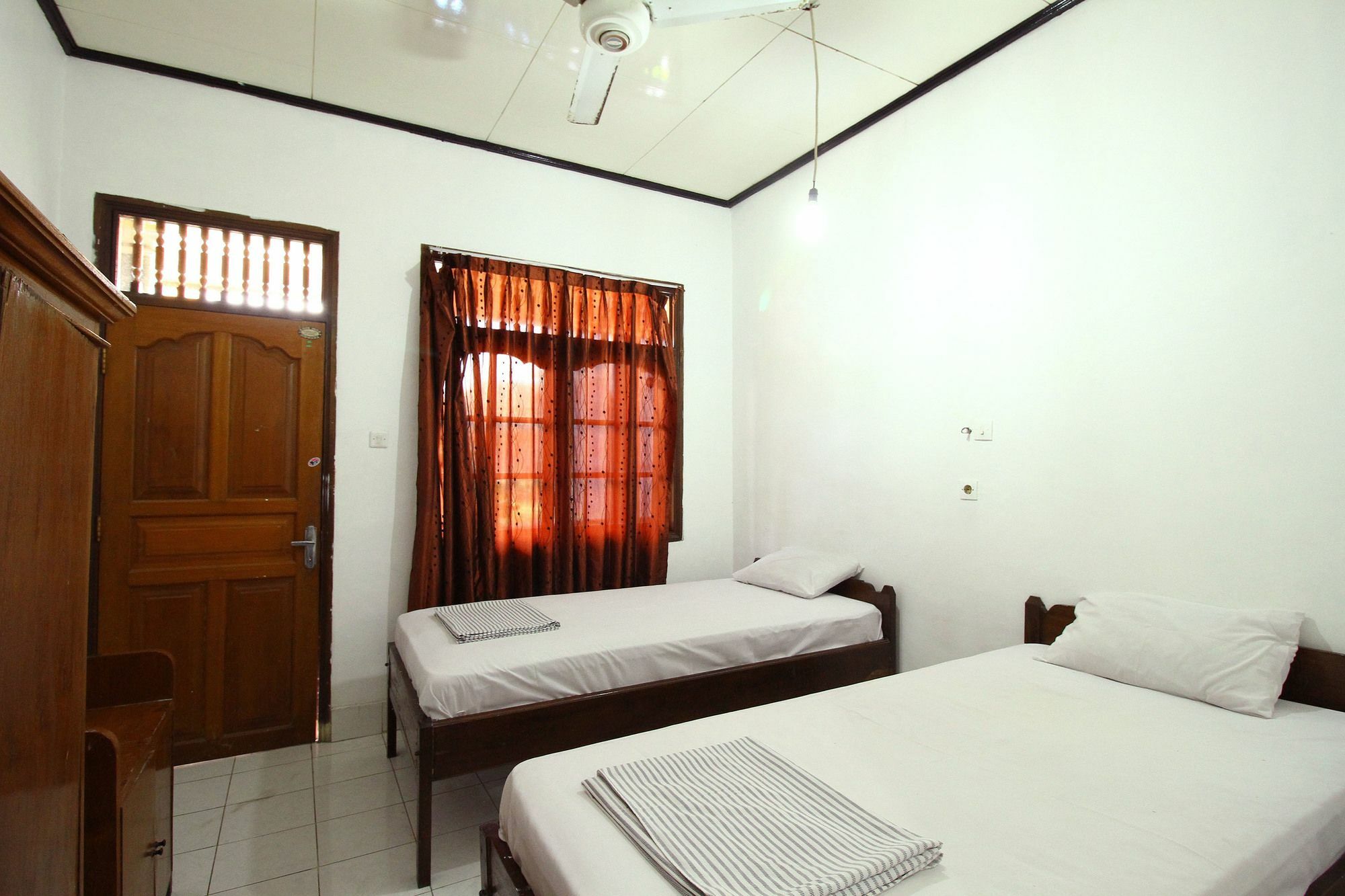 Dua Dara Inn Kuta 勒吉安 外观 照片