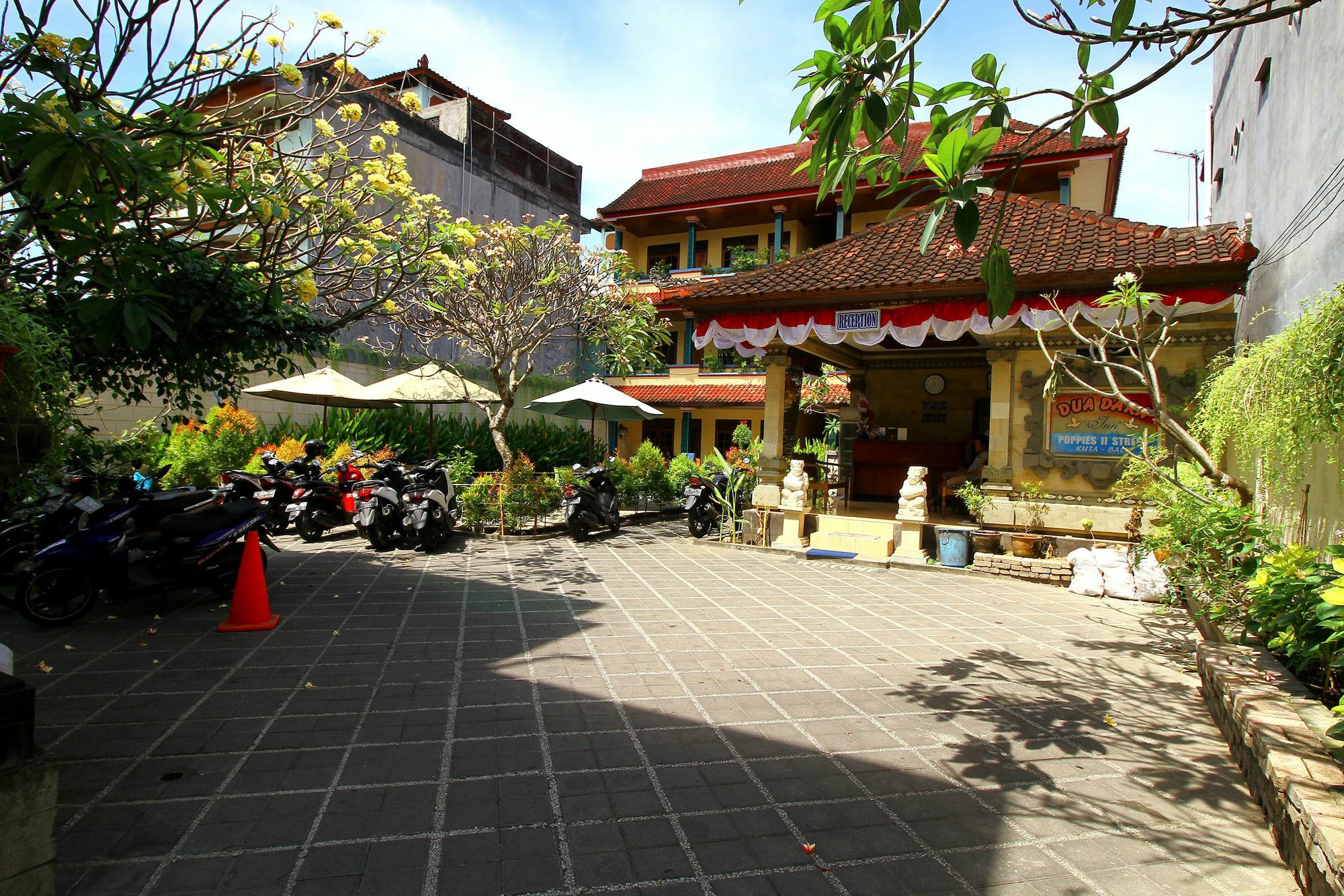 Dua Dara Inn Kuta 勒吉安 外观 照片
