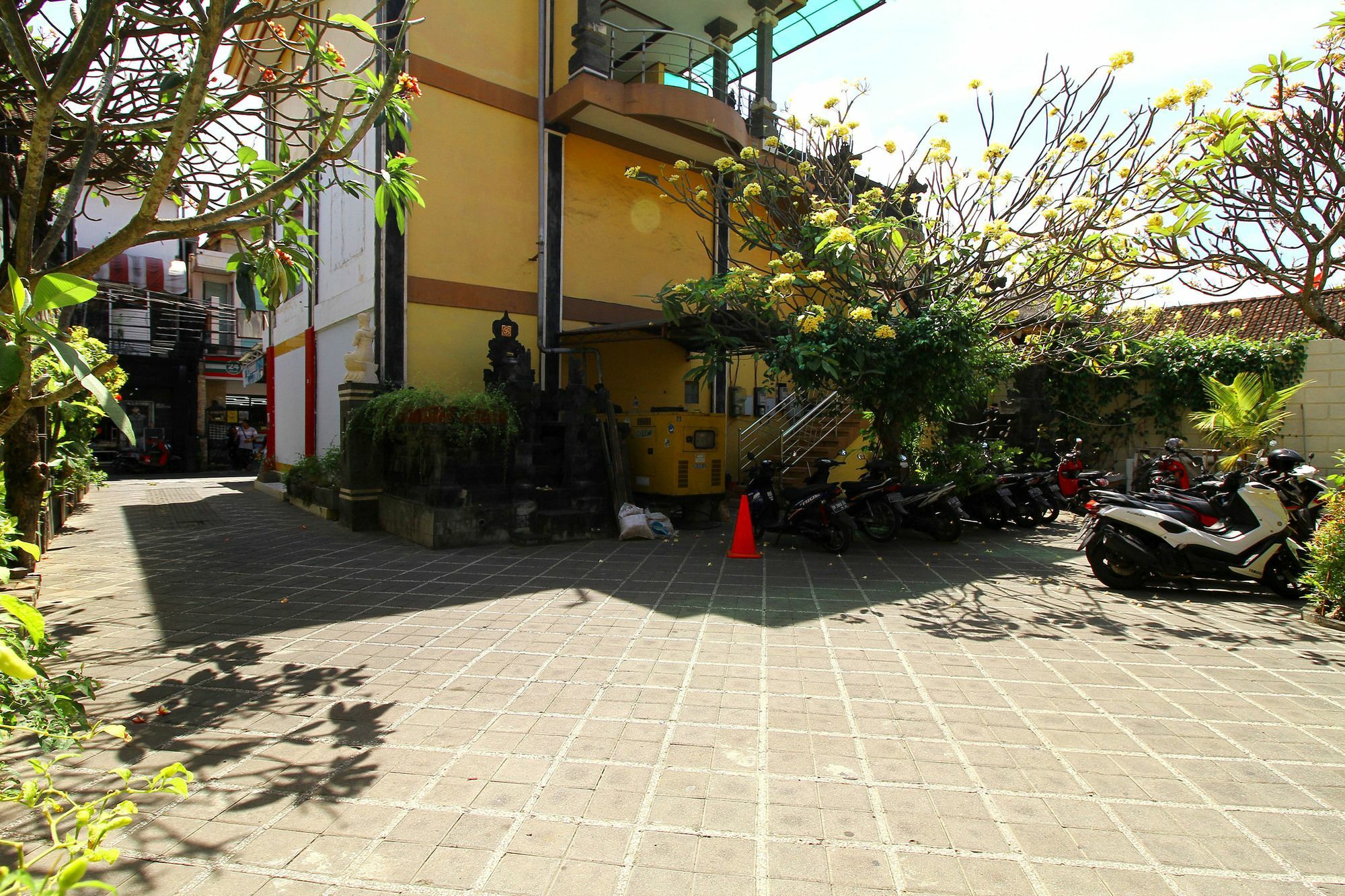 Dua Dara Inn Kuta 勒吉安 外观 照片