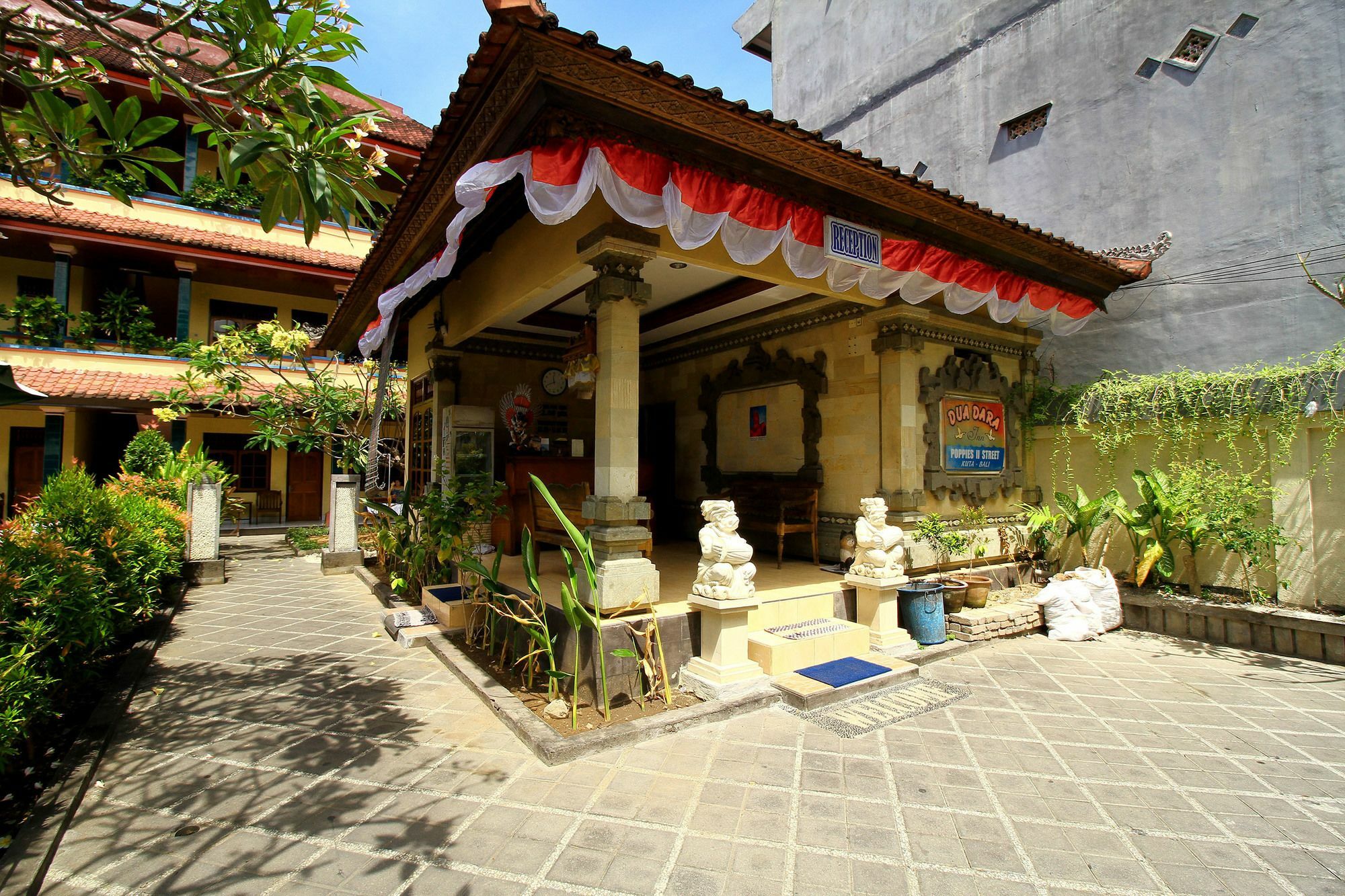 Dua Dara Inn Kuta 勒吉安 外观 照片