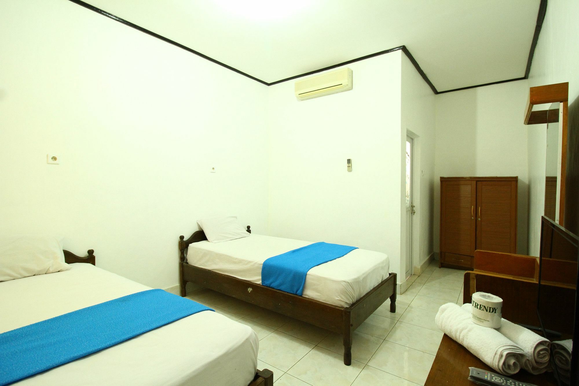 Dua Dara Inn Kuta 勒吉安 外观 照片